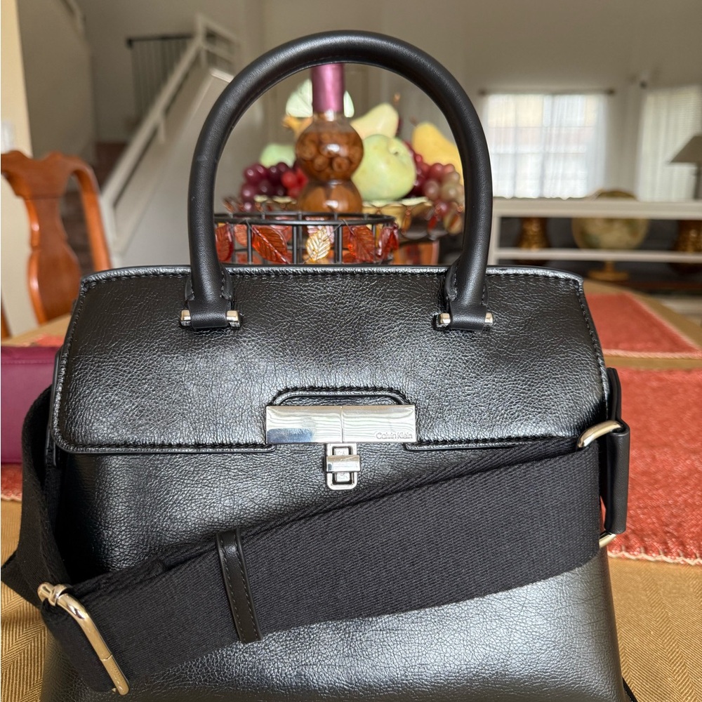 Calvin Klein Elegant Black Handbag